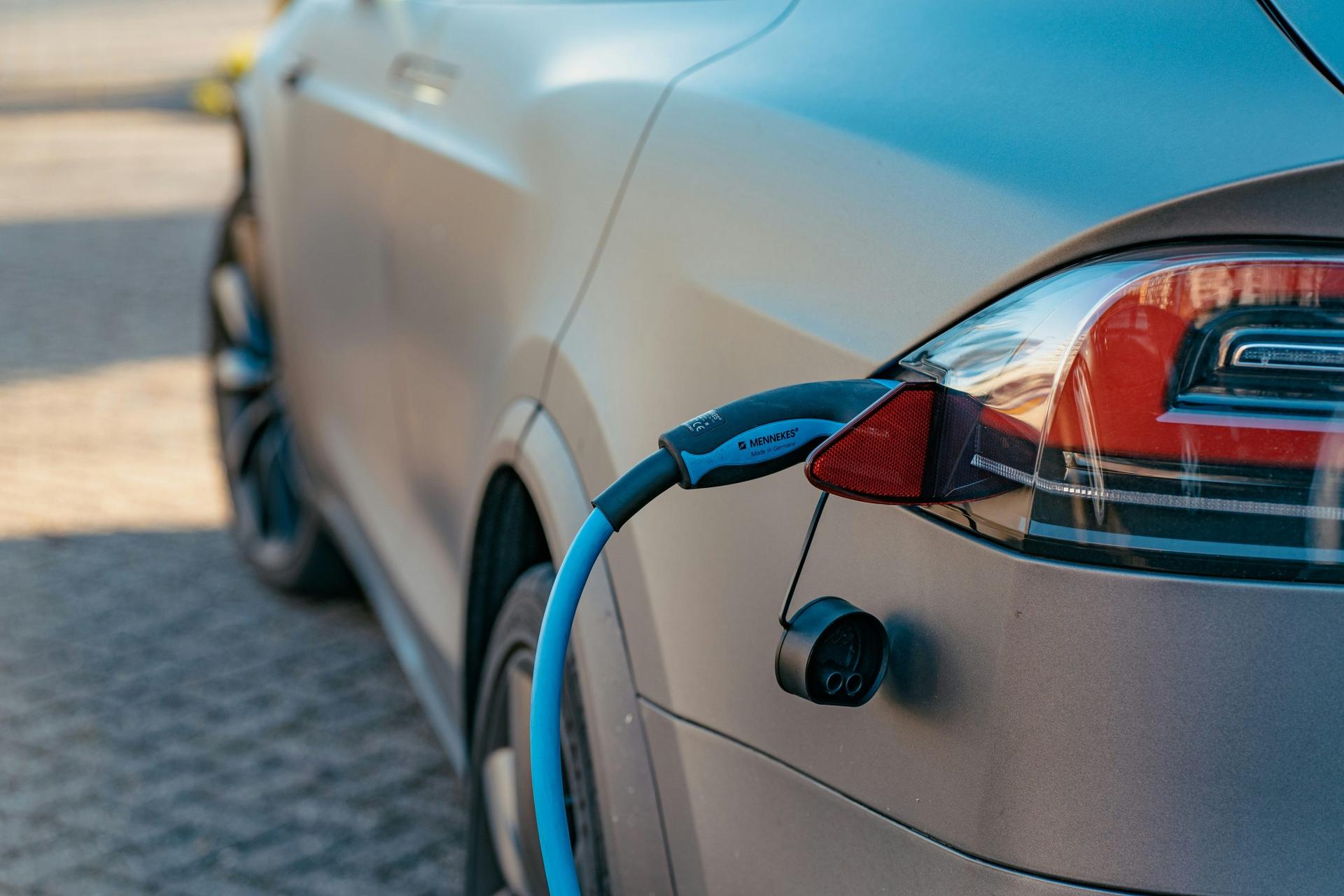 Milwaukee Secures $15M Grant for EV Charging Network