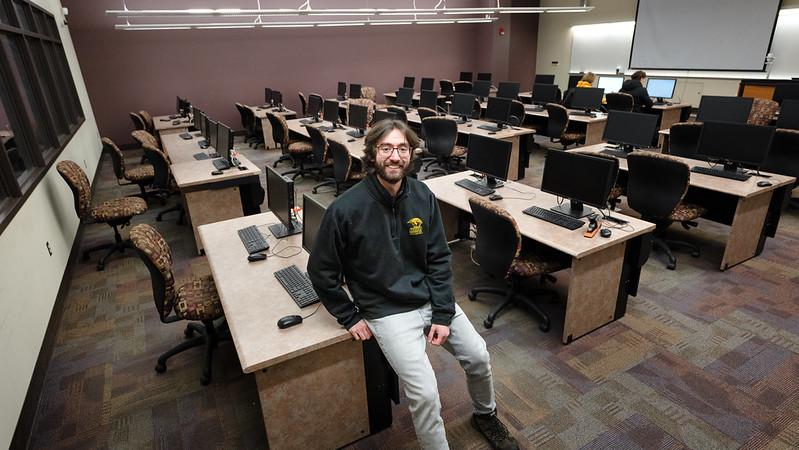 UWO graduates nearly 600 students in mid-year commencement